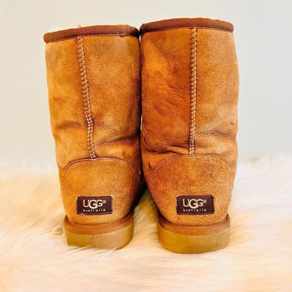 UGG Best Seller Cozy Warm Chestnut Brown Classic Short ll Boots! 🔥 - Picture 5 of 9